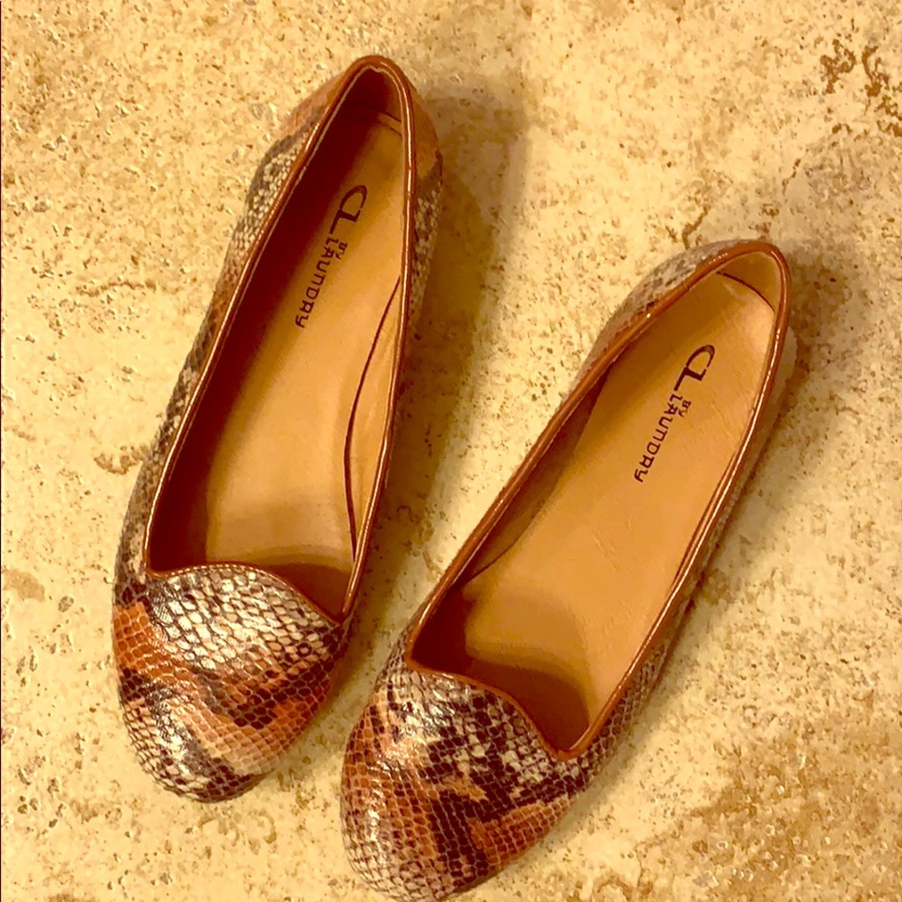 Chinese Laundry faux Snake Skin flats